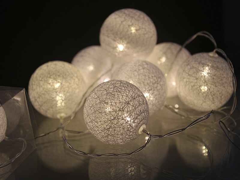 Imagem do produto CORDÃO LUMINOSO 10 LEDS PILHA ESFERA BRANCA 3000K na categoria LED CORDÃO