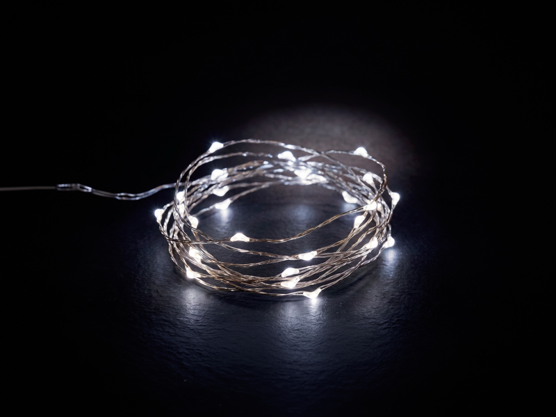 CORDÃO LUMINOSO TASCHIBRA 50 MINI LED ARAME PILHA 6500K