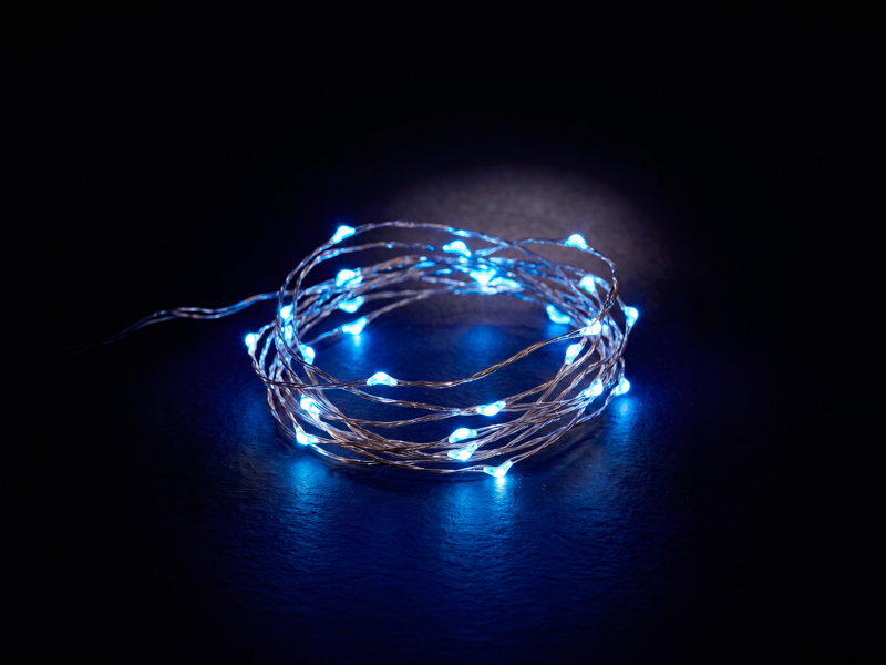 CORDÃO LUMINOSO TASCHIBRA 50 MINI LED ARAME PILHA AZUL