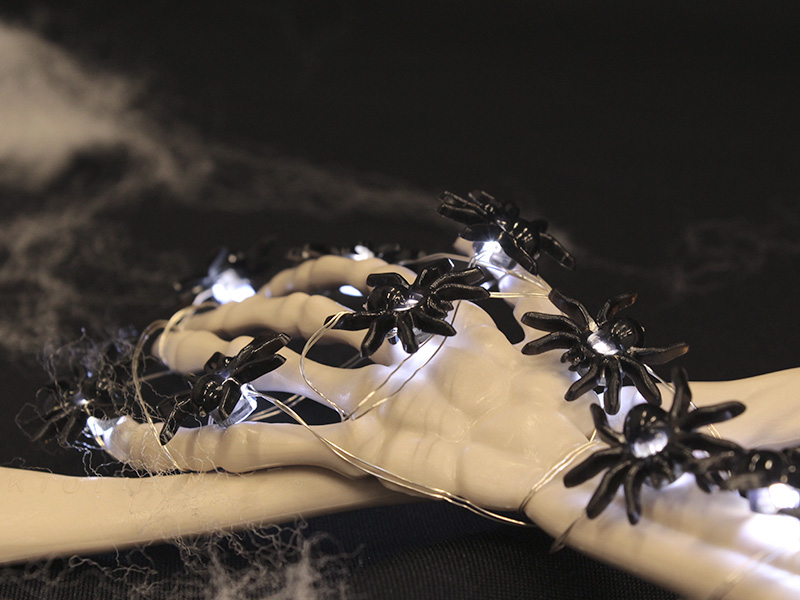 CORDÃO HALLOWEEN TASCHIBRA LED 10 ARANHAS 2XAA .