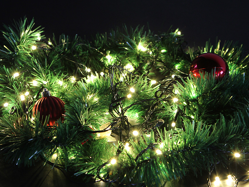 CORDÃO LUMINOSO TASCHIBRA 300 LED ESTÁTICO COM LED FLASH 127V ISOL VD 3000K