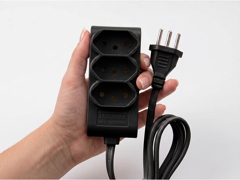 EXTENSÃO TASCHIBRA 3 TOMADAS 2P+T 5m 10A PRETA