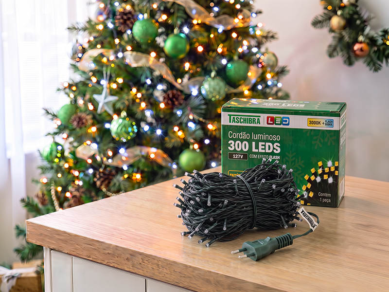 CORDÃO LUMINOSO TASCHIBRA 300 LED ESTÁTICO COM LED FLASH 127V ISOL VD 3000K