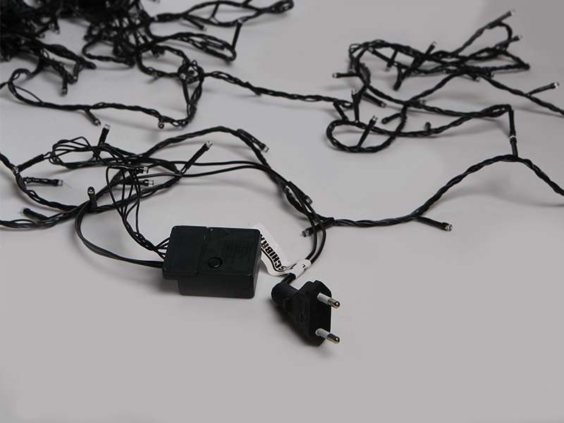 CORDÃO LUMINOSO TASCHIBRA 200 LEDS 8 FUNÇÕES ISOL VD 127V COLORIDO